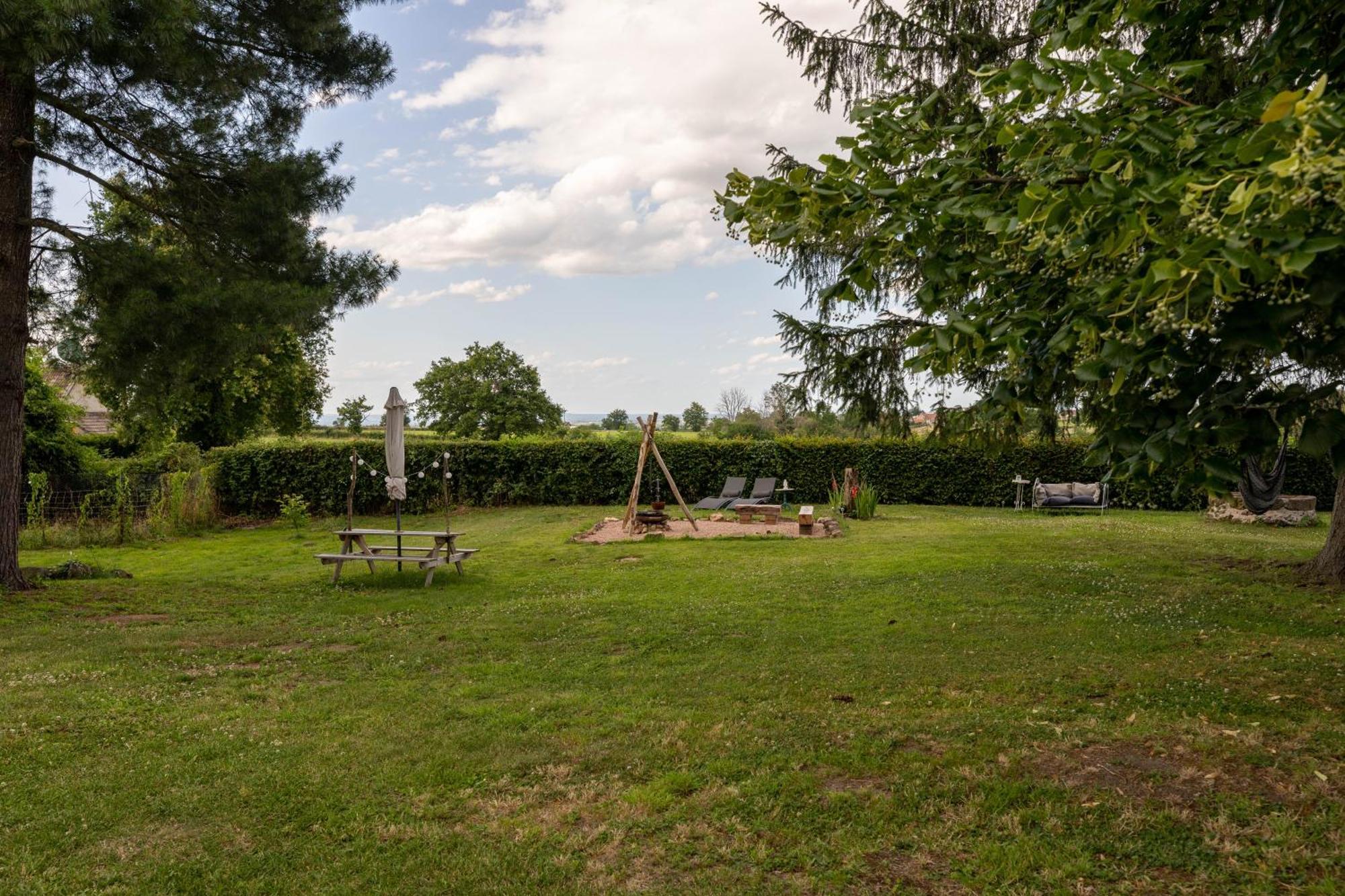 Domaine La Pomme De Pin Bed & Breakfast Louroux-de-Beaune Exterior photo